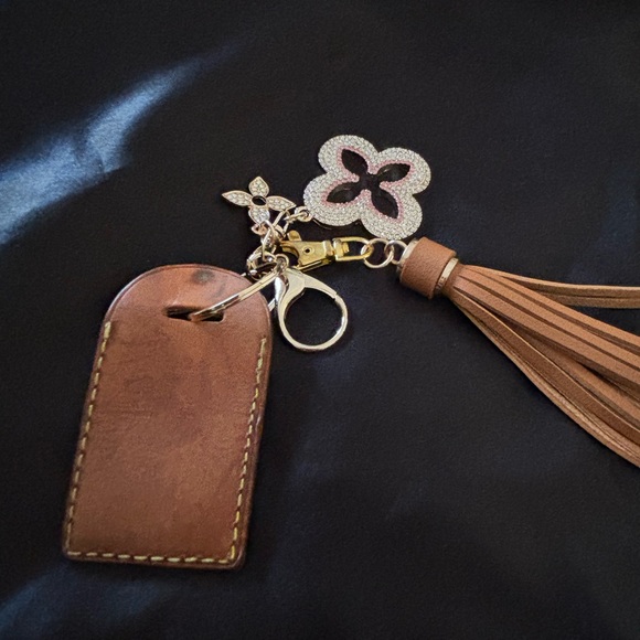 Louis Vuitton Brown Leather luggage tag with unbranded key/charm holder - Picture 4 of 5